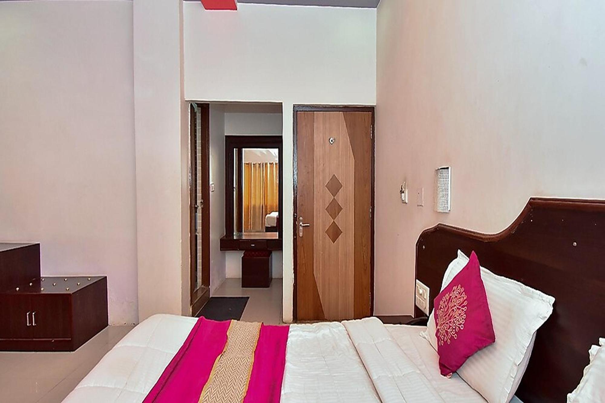 Hotel Deep Palace Near Bus Stand Udaipole Ουνταϊπούρ Εξωτερικό φωτογραφία