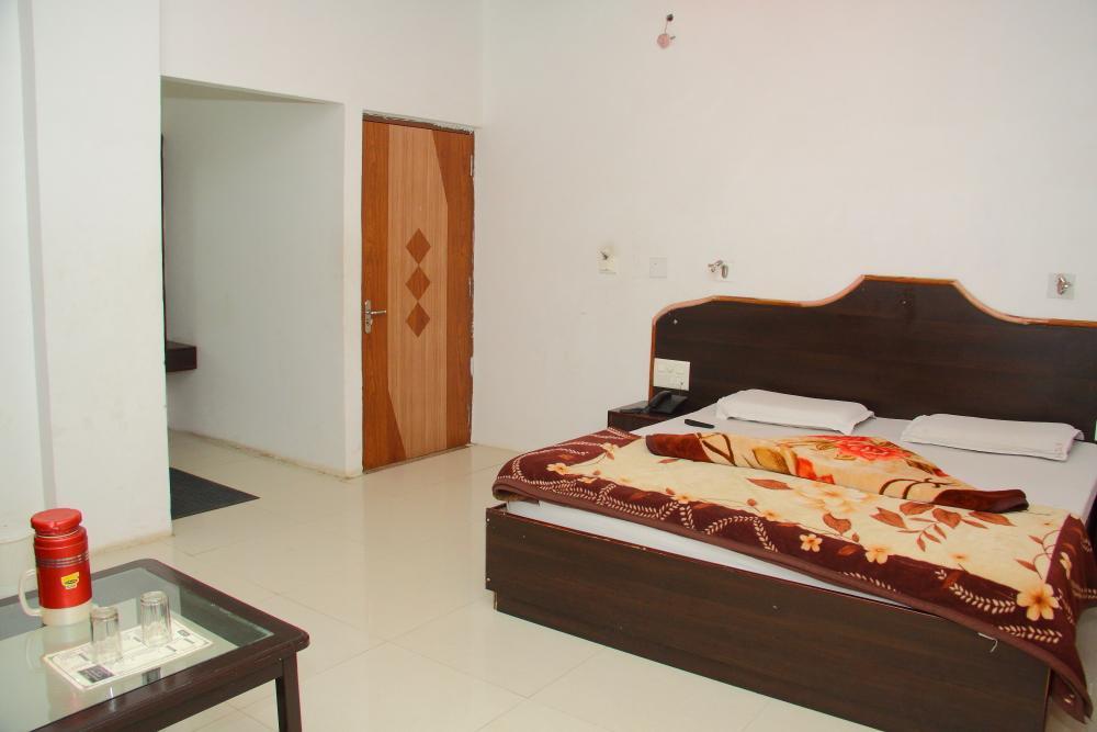 Hotel Deep Palace Near Bus Stand Udaipole Ουνταϊπούρ Εξωτερικό φωτογραφία